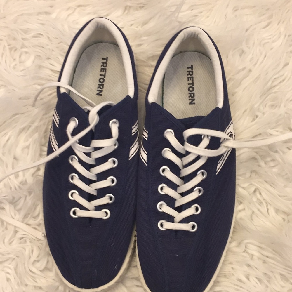 Tretorn navy sneakers. Navy